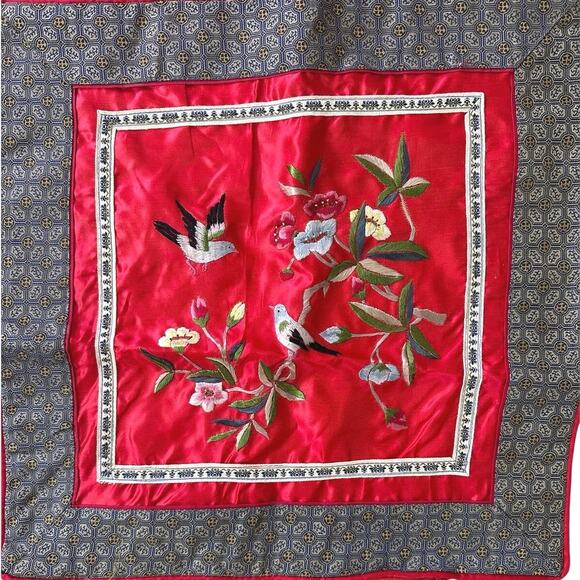 Vintage Chinese silk embroidered pillow cases (set of 4) - Picture 5 of 12